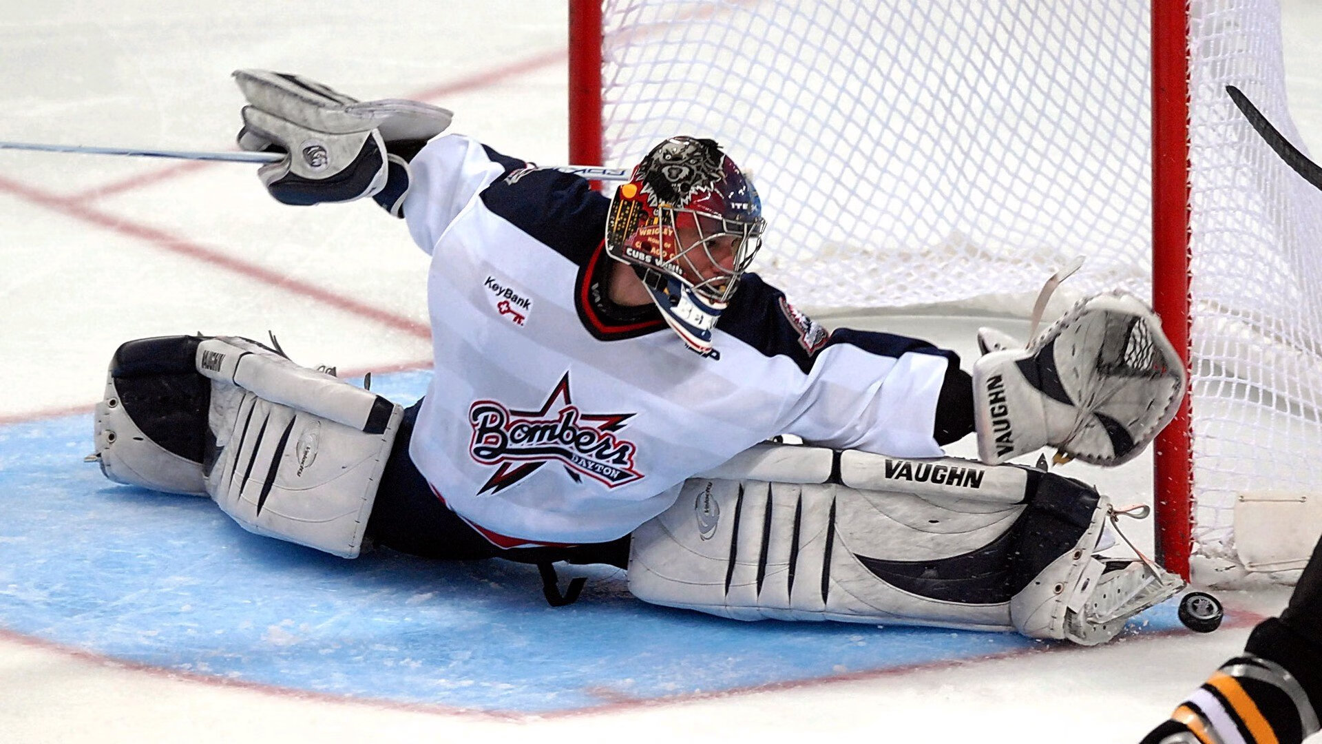 青训营组织模拟采访训练培养球员表达与媒体沟通，采访运动员训练的问题